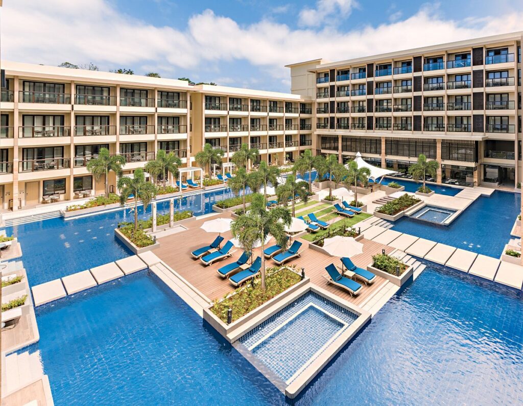 Resort hotel with outdoor swimming pools