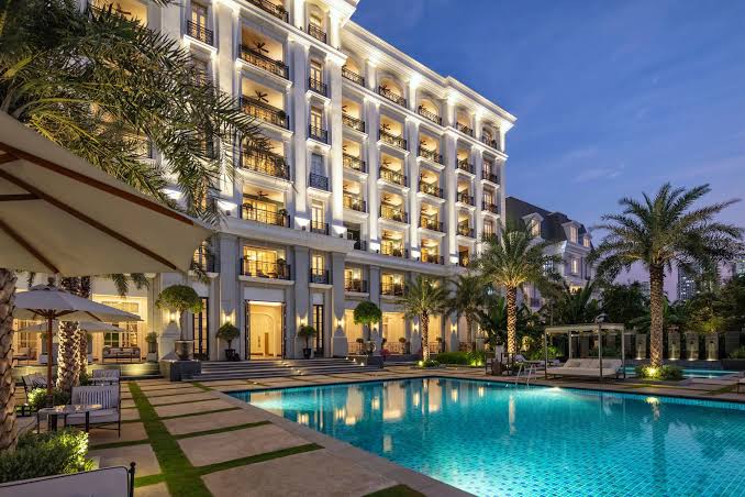 Hotel building with an outdoor swimming pool